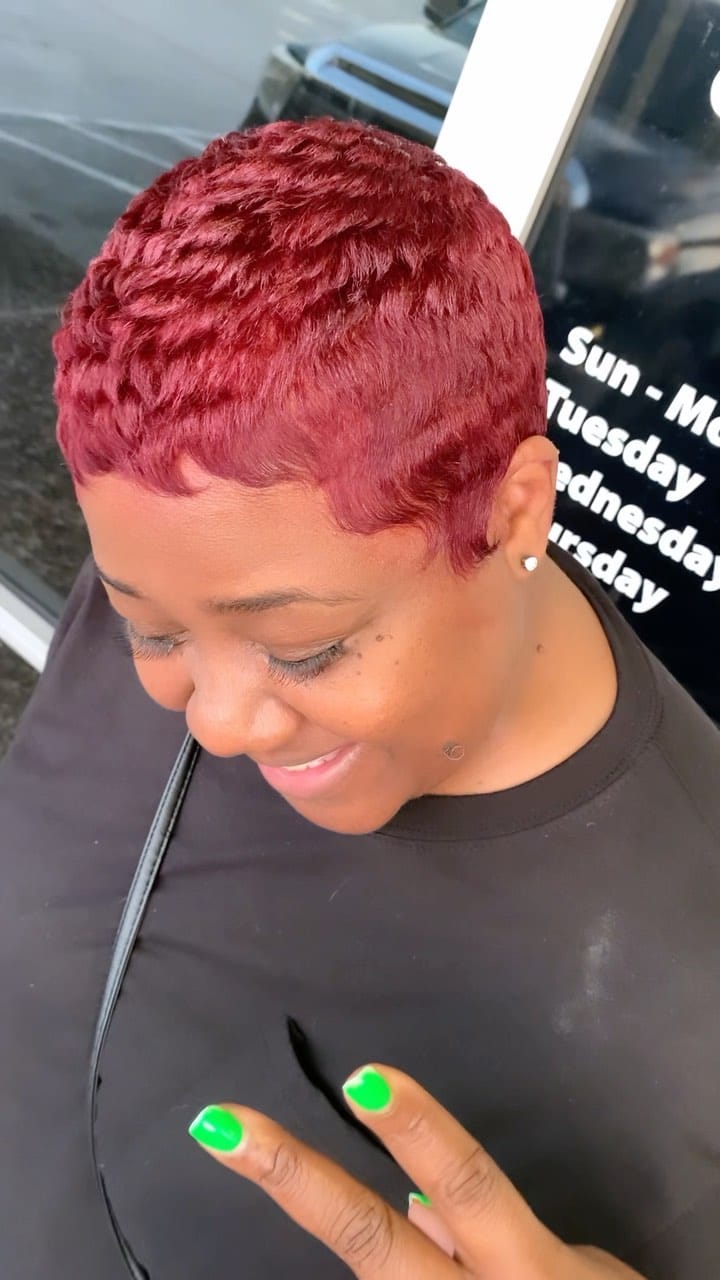 Post 8 by Houston Short hair Elan Simmons on Instagram (video)