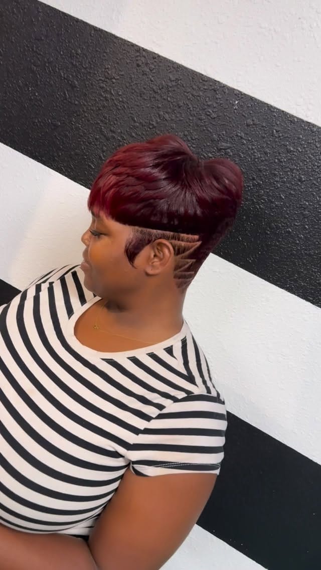 Post 1 by Houston Short hair Elan Simmons on Instagram (video)