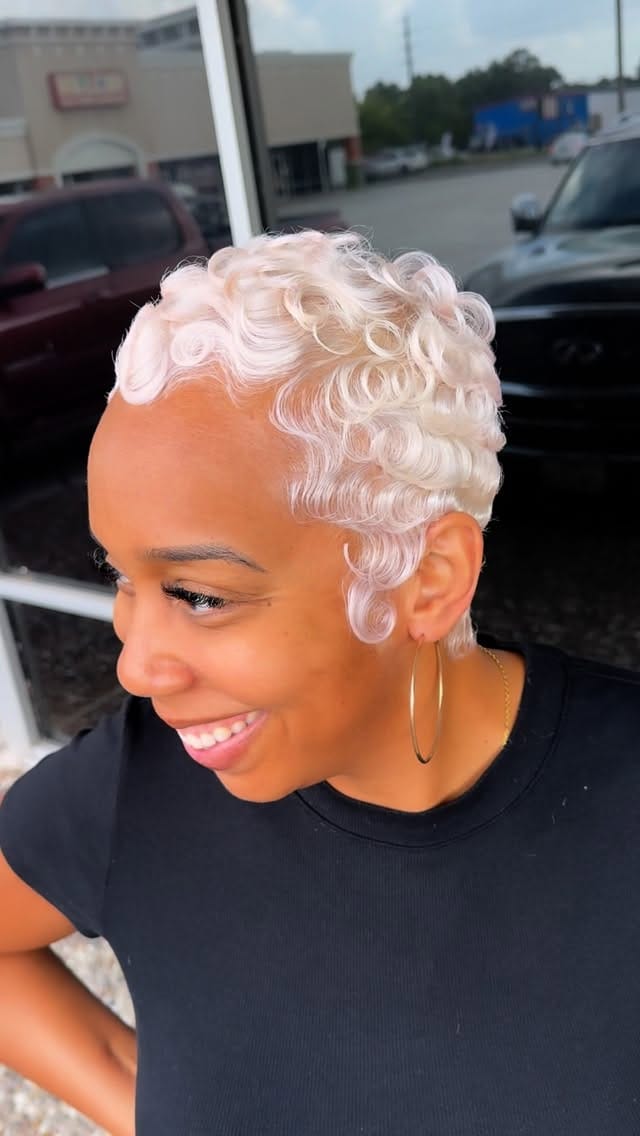 Post 6 by Houston Short hair Elan Simmons on Instagram (video)