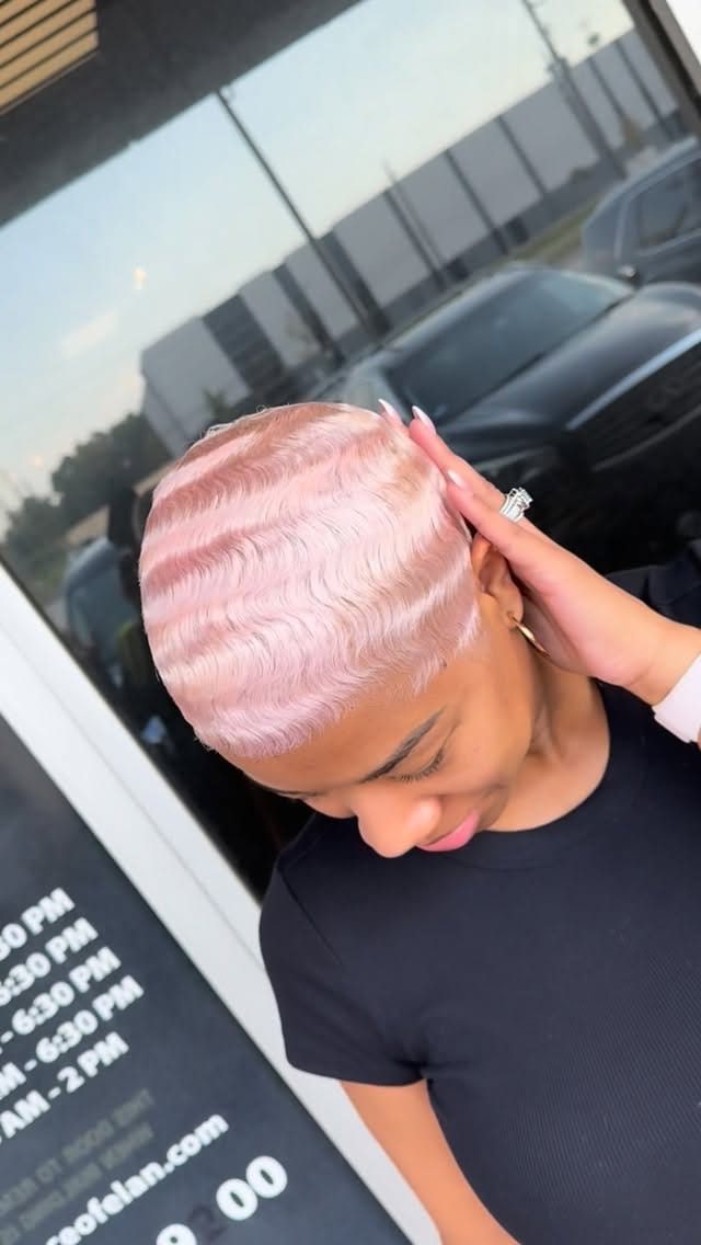 Post 5 by Houston Short hair Elan Simmons on Instagram (video)