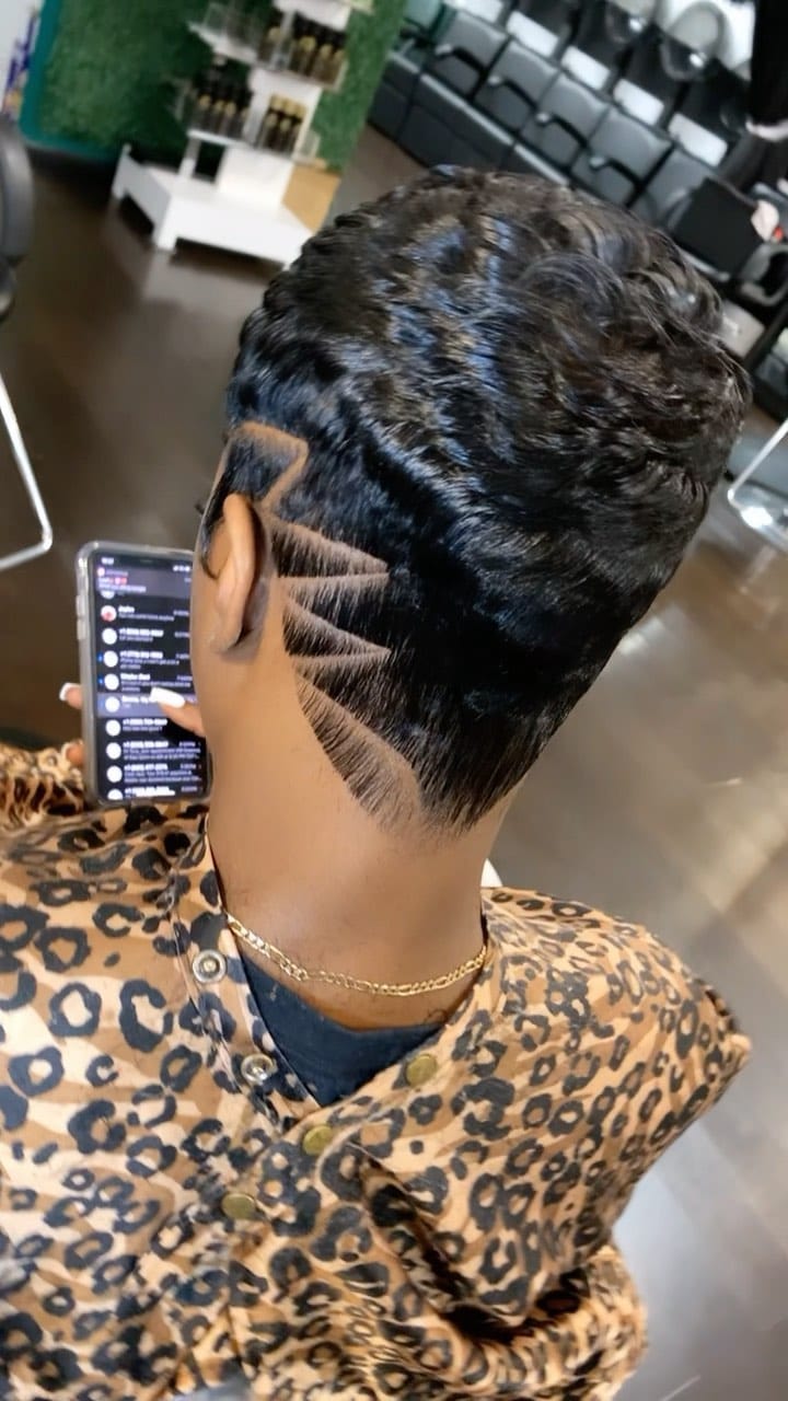 Post 10 by Houston Short hair Elan Simmons on Instagram (video)