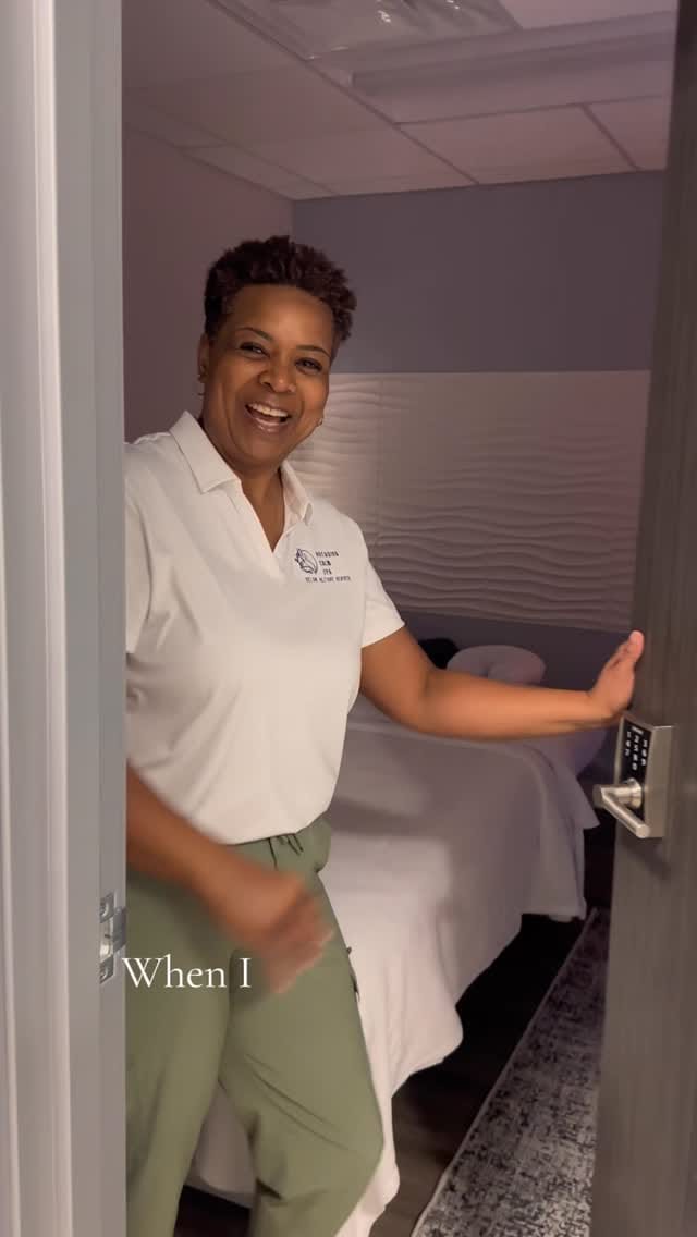 Post 4 by @hairbymeeka on Instagram (video)