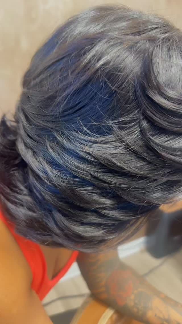 Post 7 by @hairbymeeka on Instagram (video)