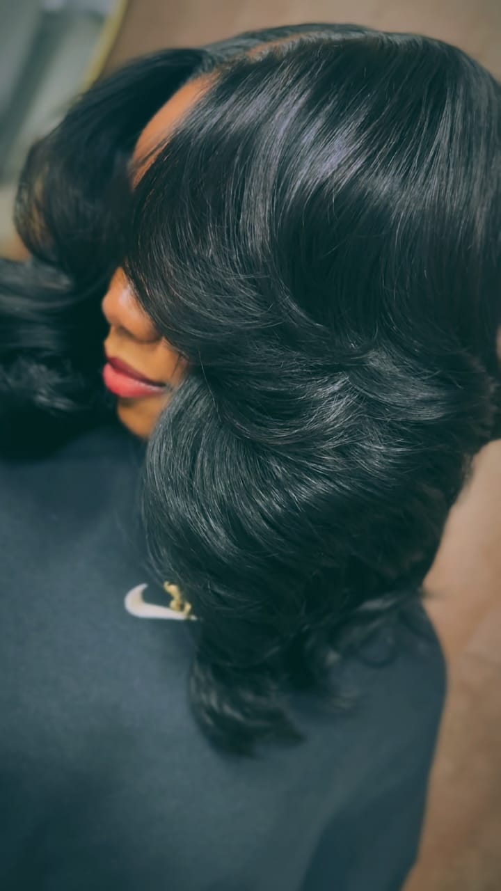 Post 9 by @hairbymeeka on Instagram (video)