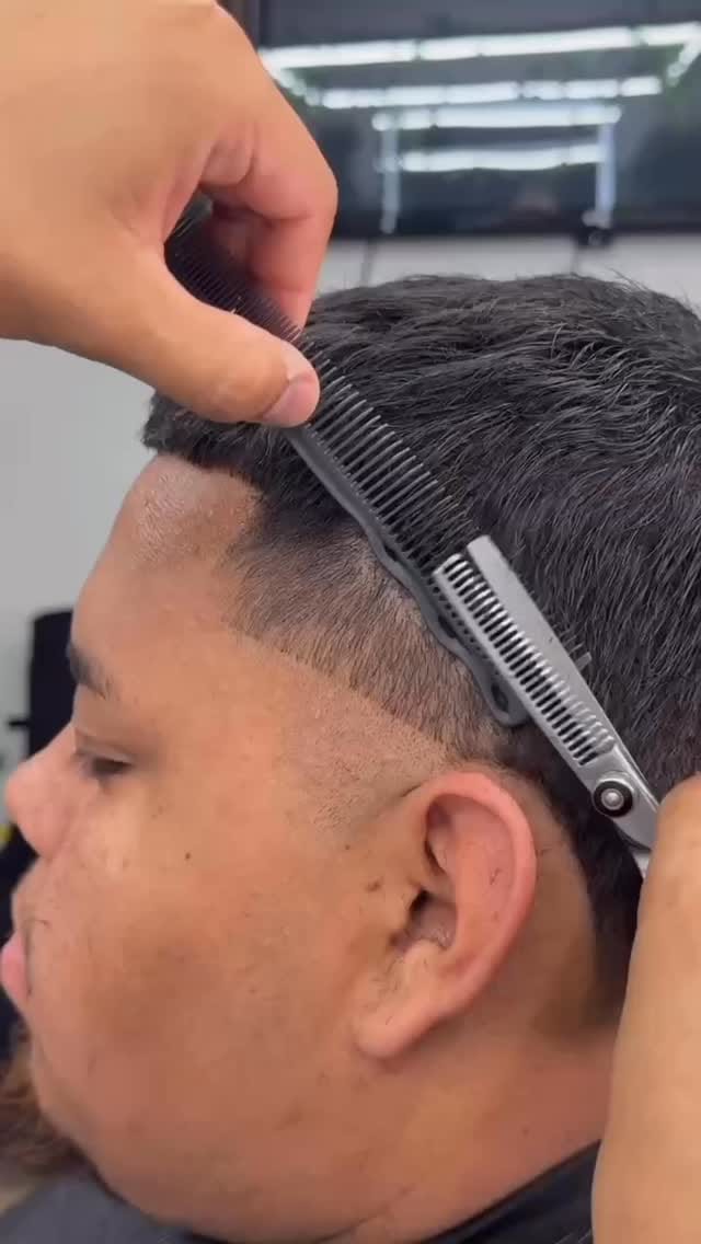 Post 3 by Barber Networking 🇺🇸 | Oscar Cruz on Instagram (video)