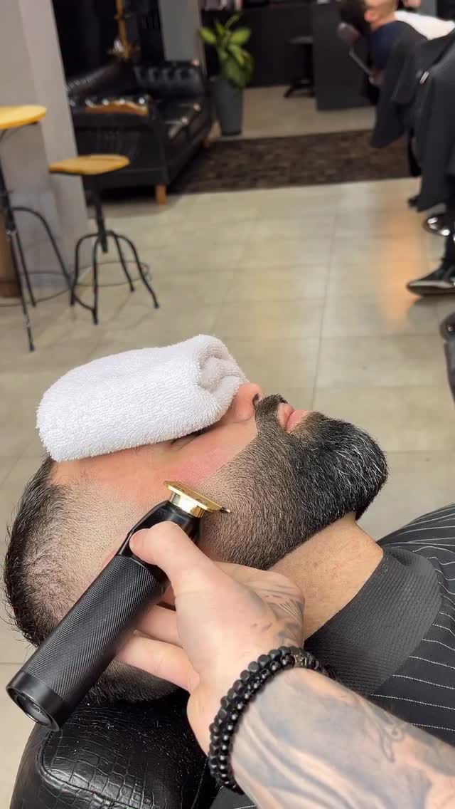 Post 8 by Barber Networking 🇺🇸 | Oscar Cruz on Instagram (video)