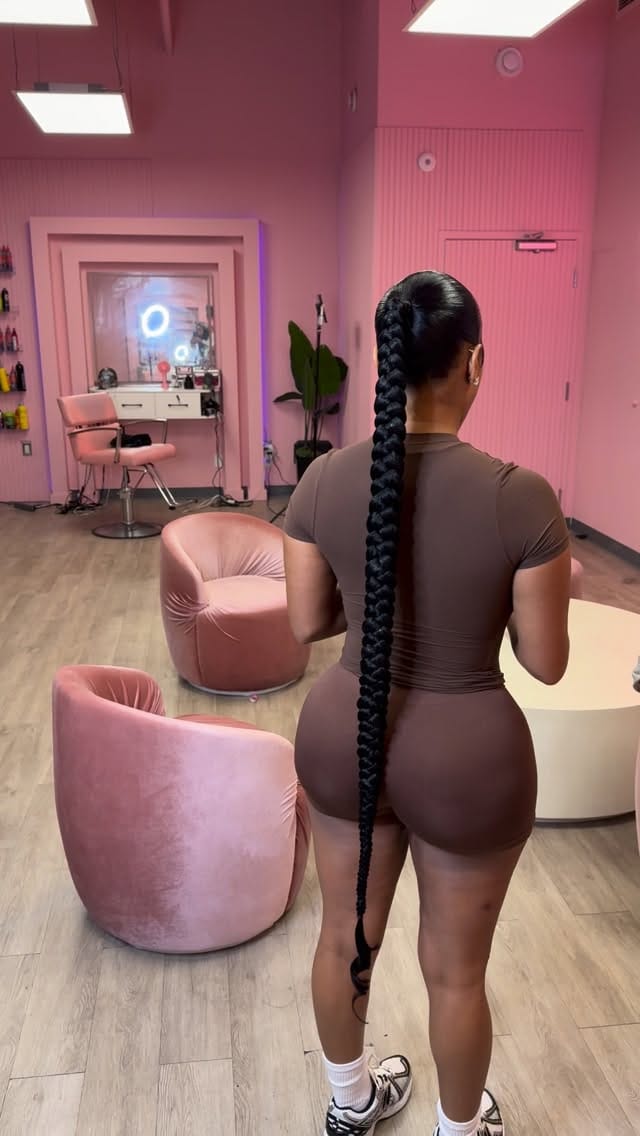 Post 6 by Pretty girls get #StampedBySabrae🎀 on Instagram (video)