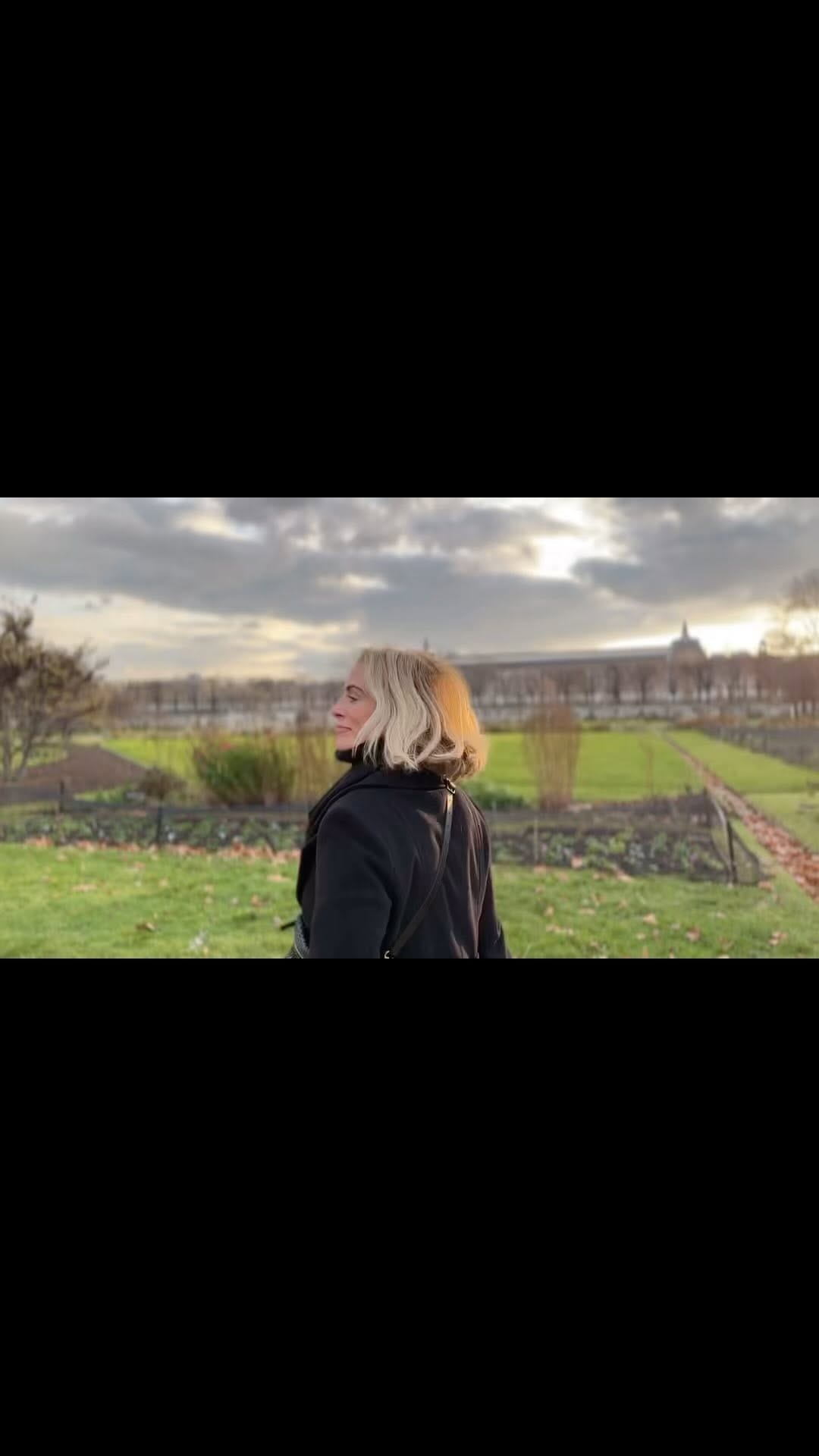 Post 10 by @cheekybeautyla Lisa Harris on Instagram (video)