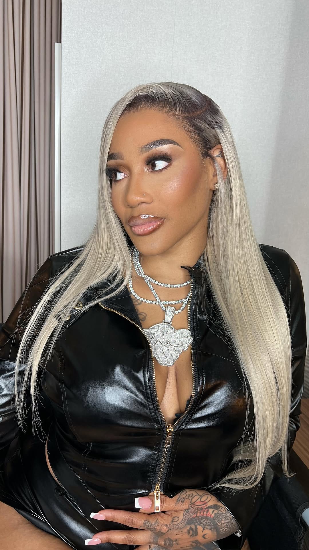 Post 3 by Dominique| MUA💋 on Instagram (video)