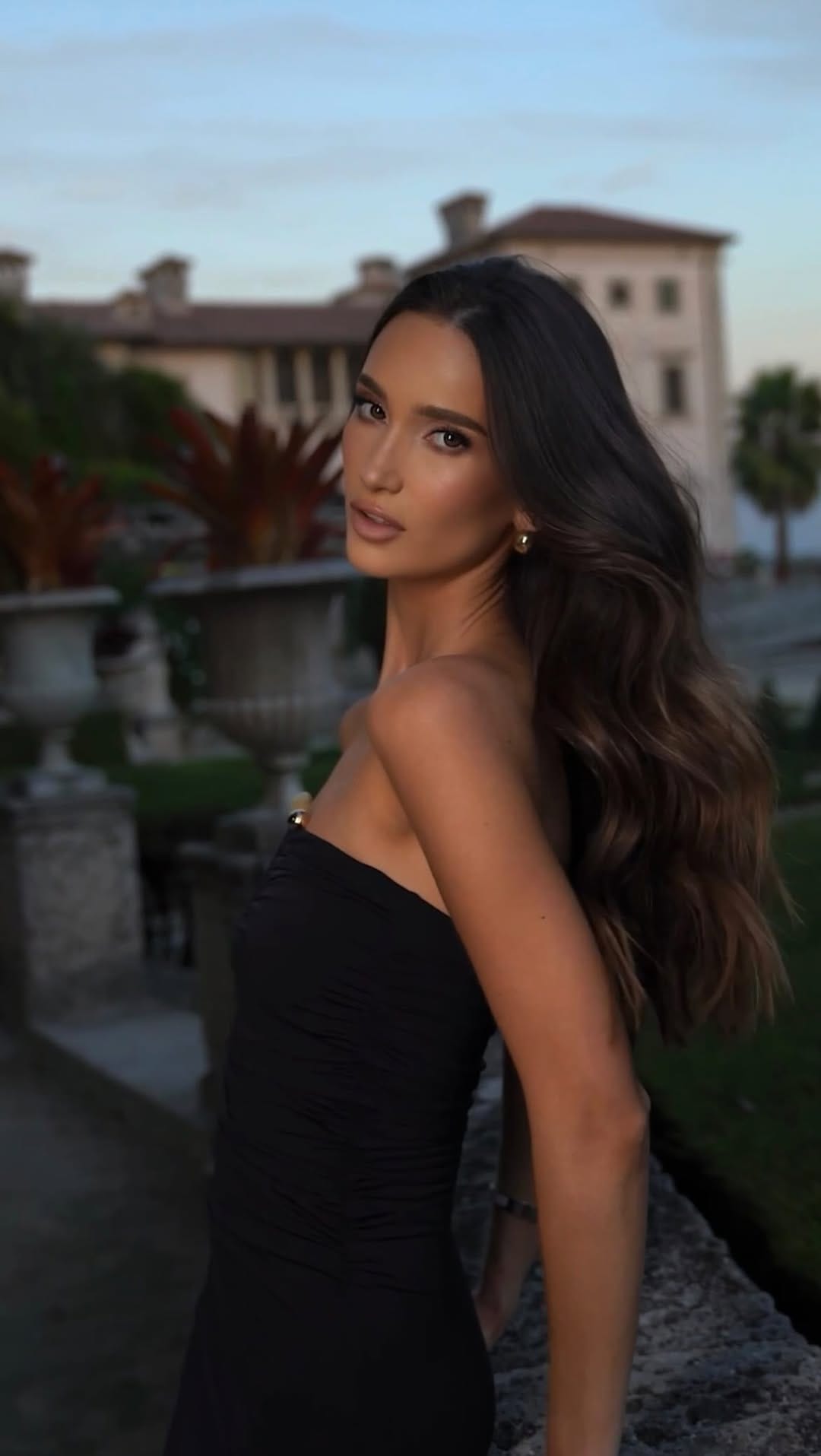 Post 2 by Charlie Mac Balayage King on Instagram (video)