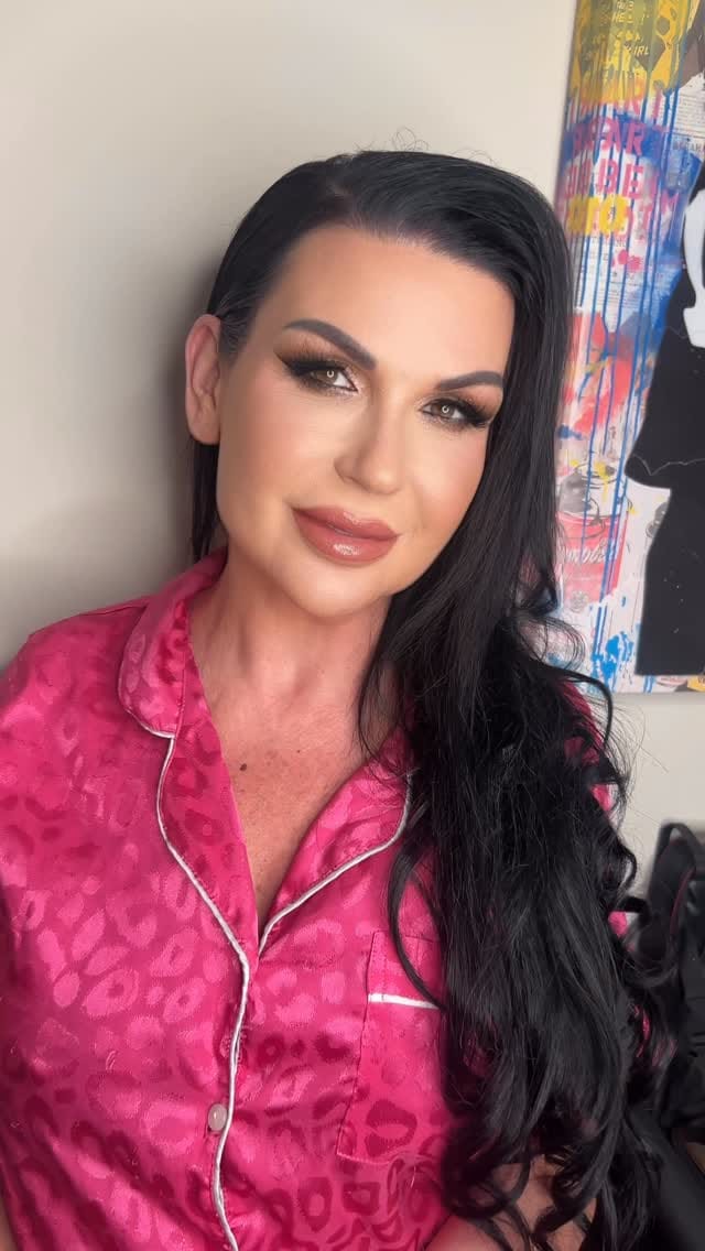 Post 3 by MIAMI MAKEUP ARTIST & HAIRSTYLIST on Instagram (video)