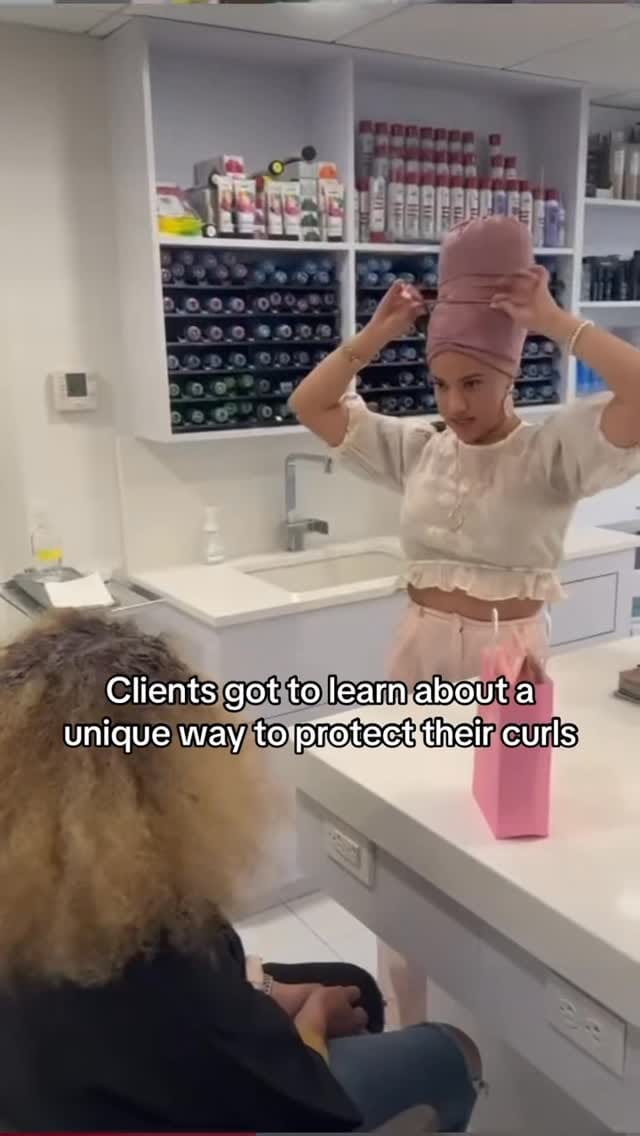 Post 4 by 𝑳𝒆 𝑷𝒆𝒕𝒊𝒕 𝑺𝒂𝒍𝒐𝒏 𝑪𝒖𝒓𝒍 𝑪𝒐𝒏𝒄𝒆𝒑𝒕 on Instagram (video)