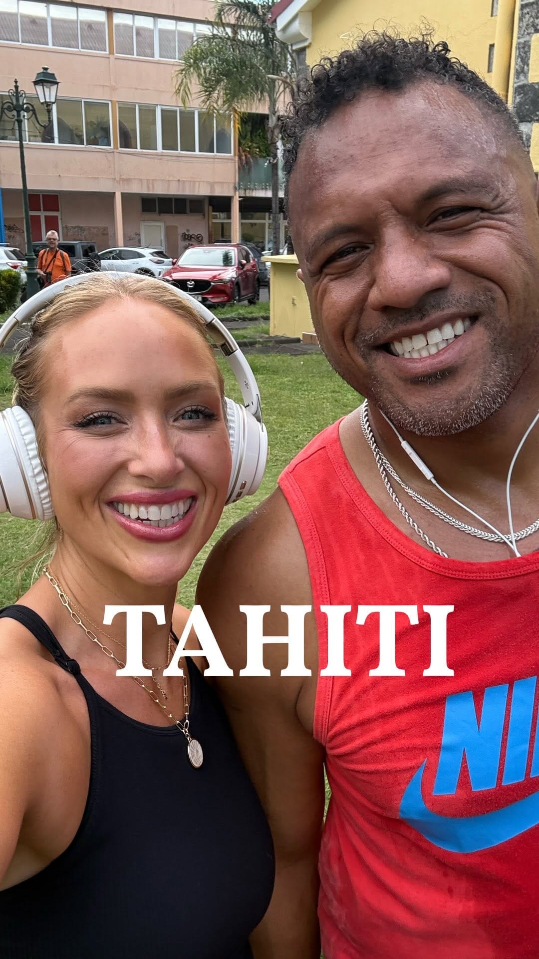 Post 5 by Lauren Tukuafu Beauty on Instagram (video)