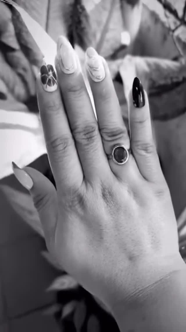 Post 3 by The Pretty Press Nails 🦋✨ on Instagram (video)