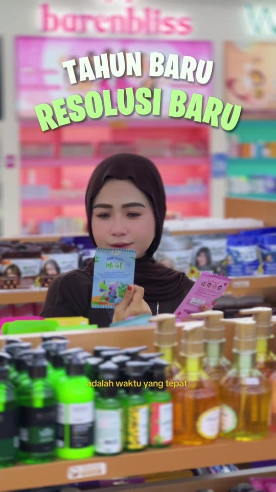 Post 1 by Moni Cosmetic on Instagram (video)