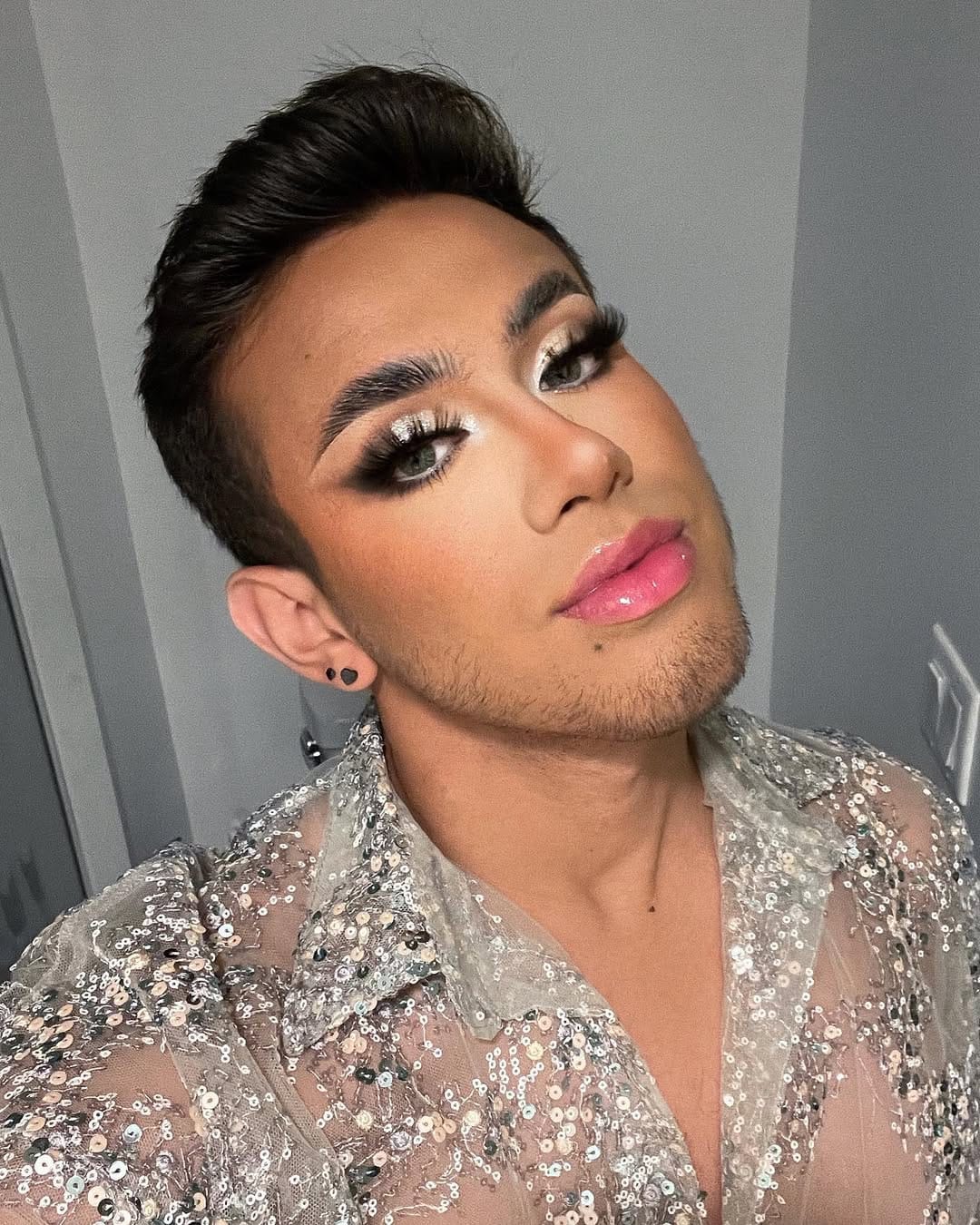 Post 7 by Roger O. | Mexican Makeup Artist♡ on Instagram (carousel)