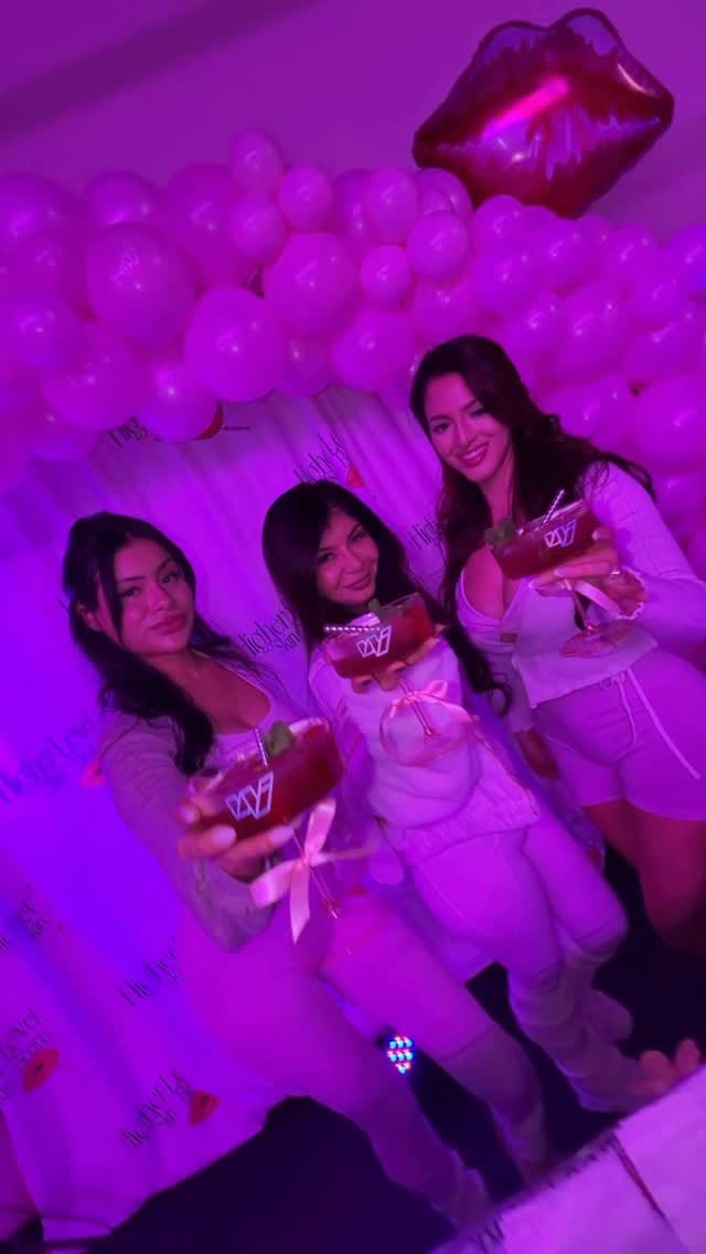 Post 6 by Adriana Garza on Instagram (video)