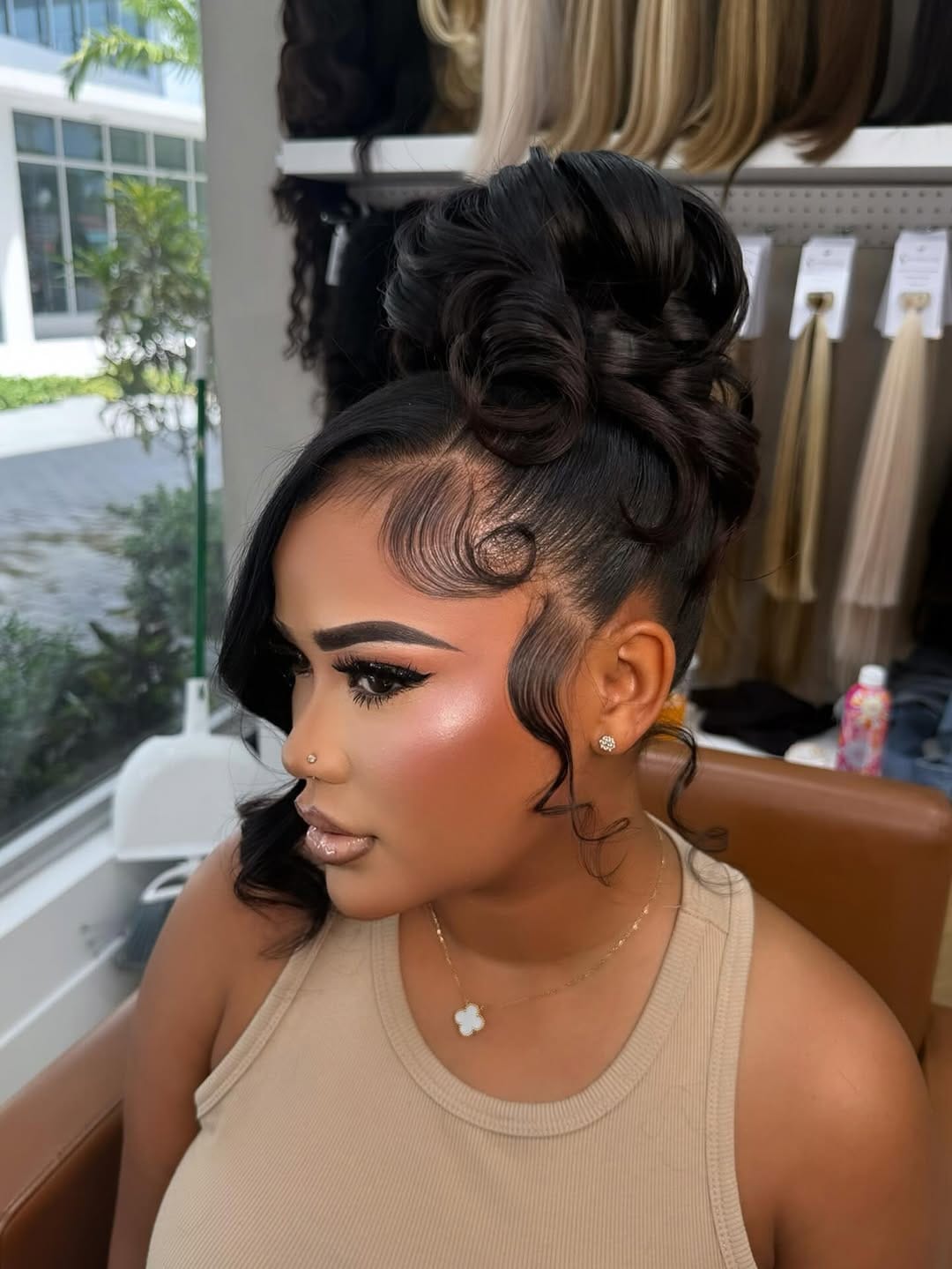 Post 10 by Hair & Makeup Artist🇩🇴 on Instagram (carousel)