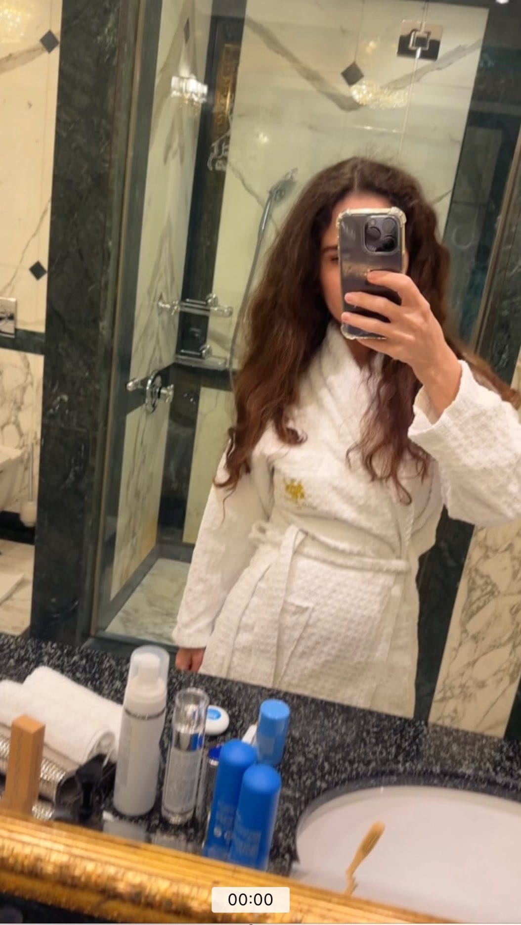 Post 1 by Anna Bartnovsky MBA, Professional Skin Therapist on Instagram (video)