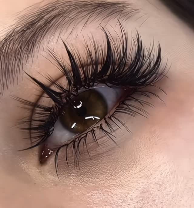 Post 6 by Dallas ｜Eyelashes｜EyeBrow ｜Skincare on Instagram (video)