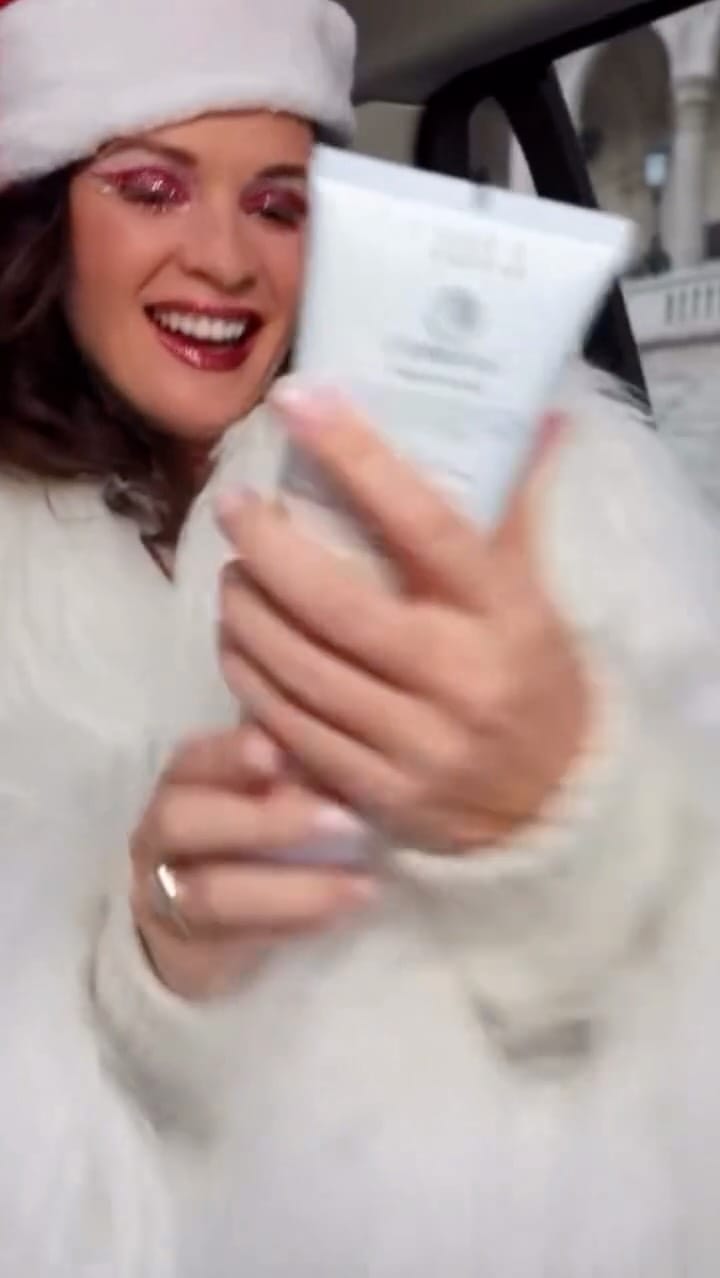 Post 2 by XIAOMOXUAN on Instagram (video)