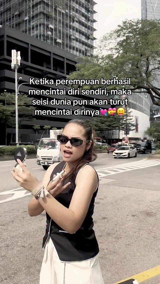 Post 3 by Violivia Yudha S on Instagram (video)