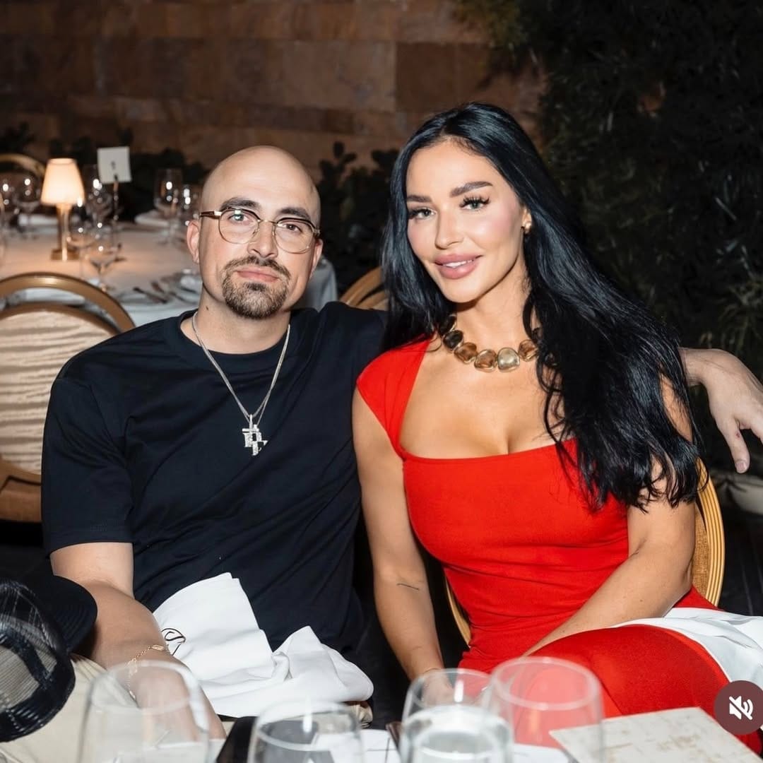 Post 10 by 𝔐𝔞𝔯𝔦𝔯𝔬𝔰𝔢 King on Instagram (carousel)