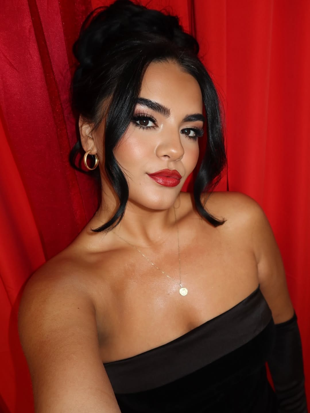 Post 4 by VANESSA FLORES 🦋 on Instagram (carousel)
