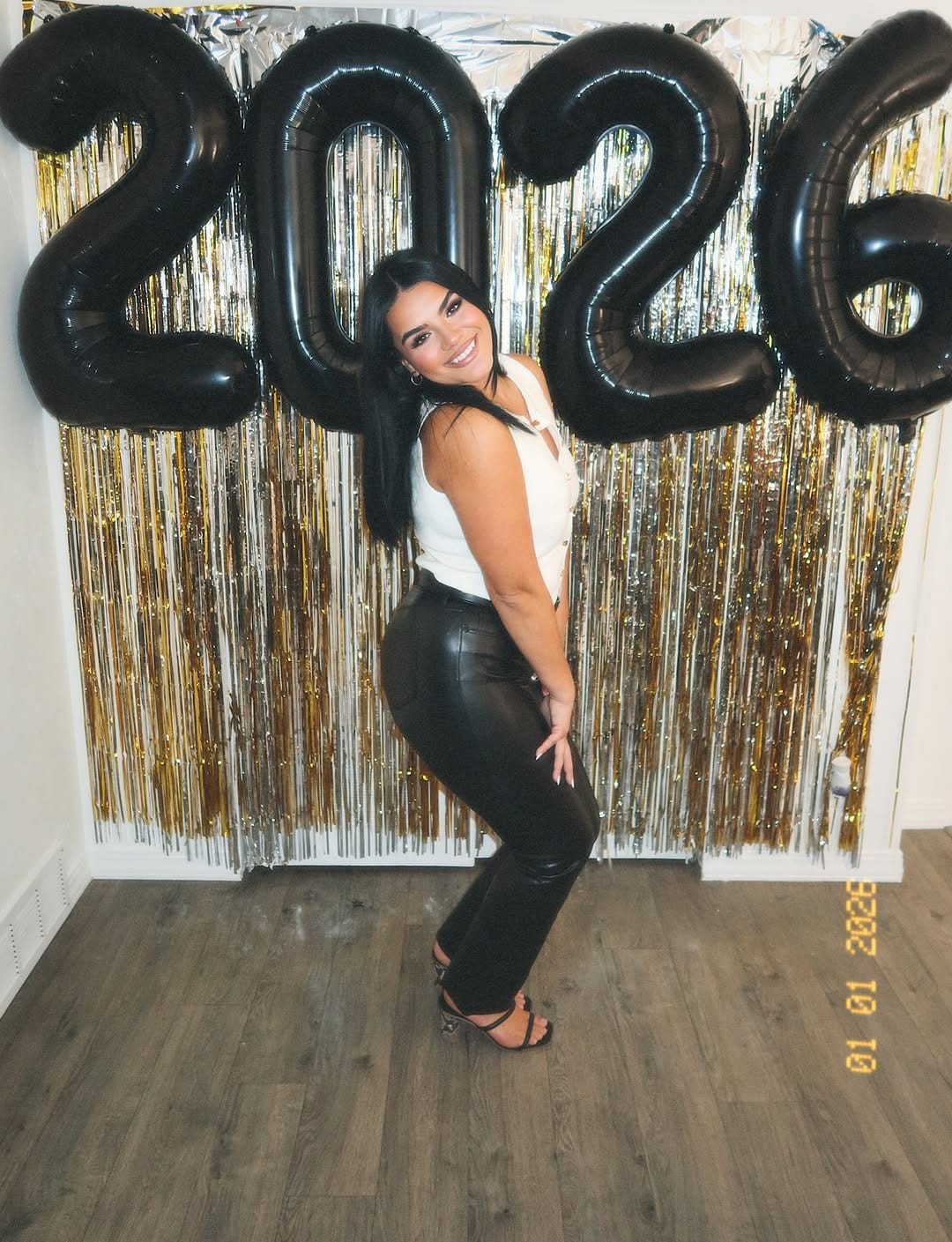 Post 1 by VANESSA FLORES 🦋 on Instagram (carousel)