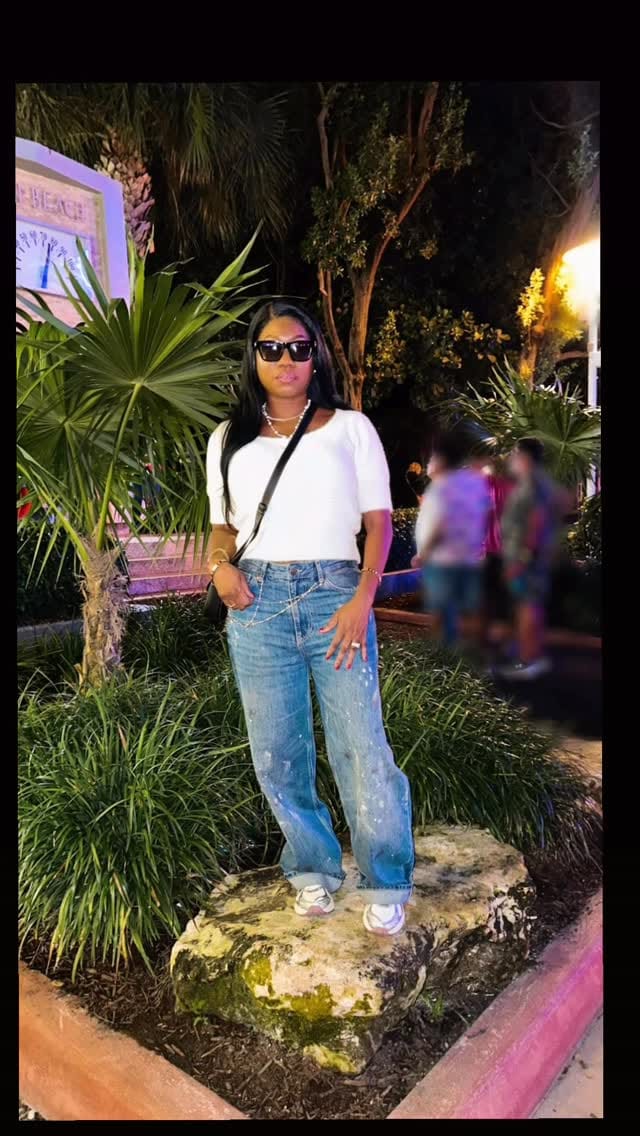 Post 6 by SILK PRESS EXPERT / HEALTHY HAIR STYLIST on Instagram (video)