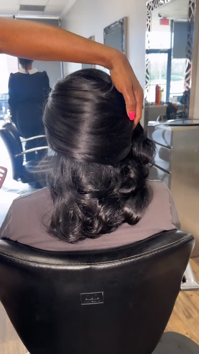 Post 1 by SILK PRESS EXPERT / HEALTHY HAIR STYLIST on Instagram (video)