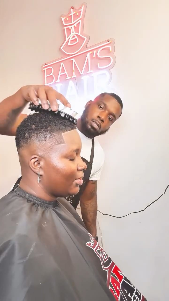 Post 1 by LA hair stylist | LA Wigs | Celebrity Hairstylist | LA manweave on Instagram (video)