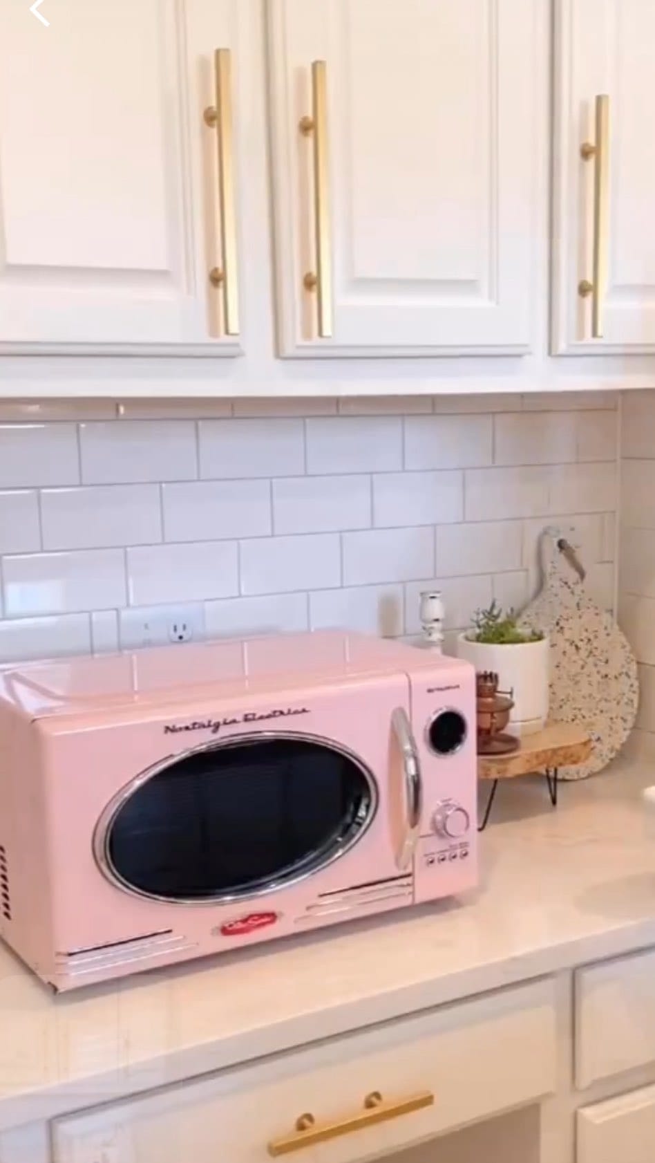 Post 3 by TAYLOÁNI on Instagram (video)