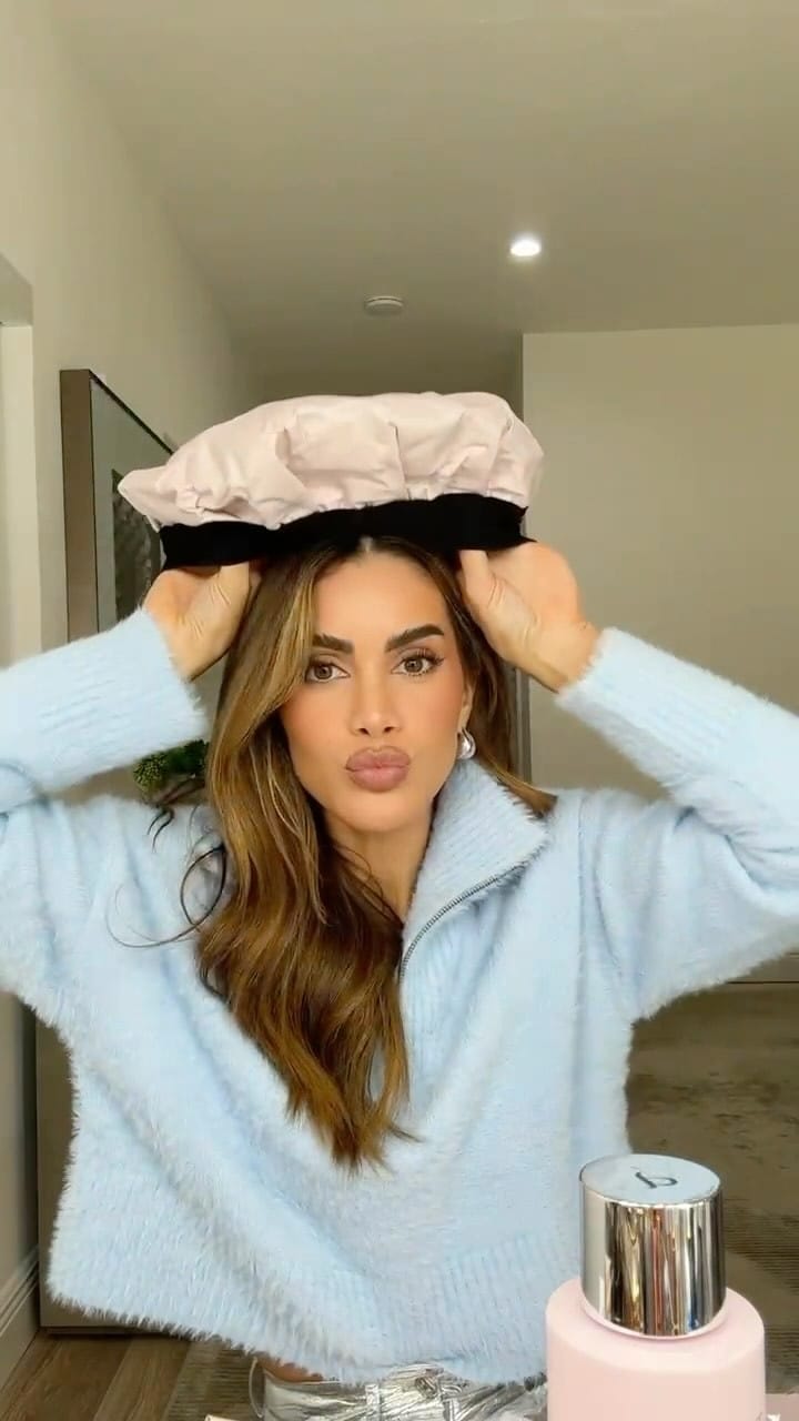 Post 10 by TAYLOÁNI on Instagram (video)