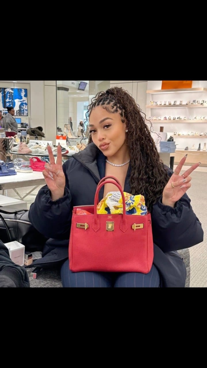 Post 10 by Houston hairstylist on Instagram (video)