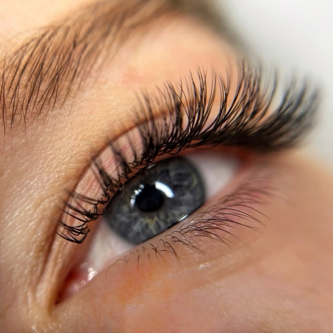Post 5 by Lash Extension Supplies on Instagram (carousel)