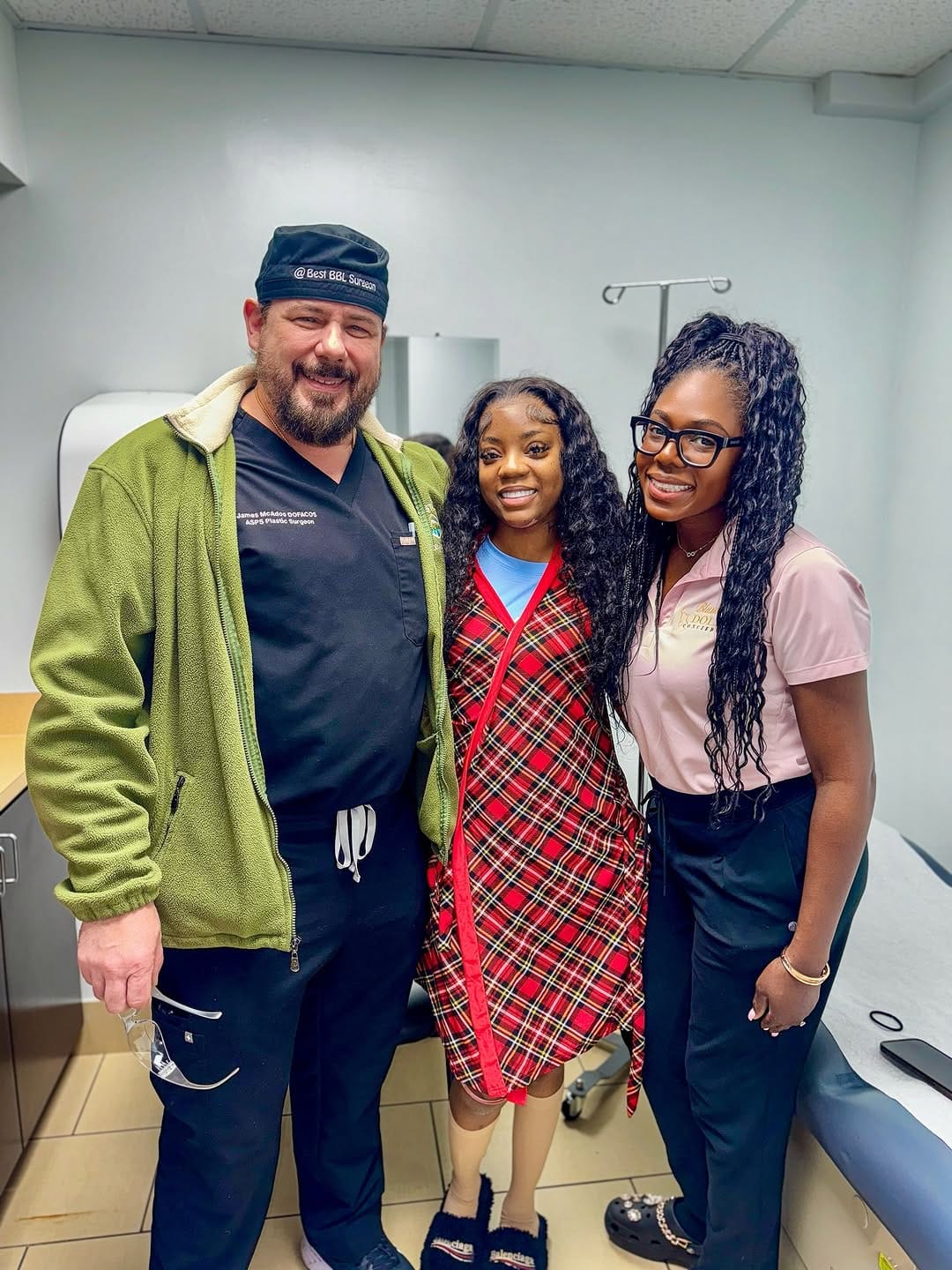 Post 3 by Nakita Robin (Post-op Cosmetic Concierge Recovery) on Instagram (image)