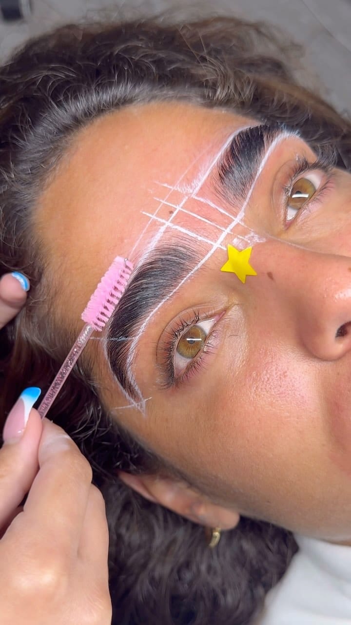 Post 10 by Nikole Ayala || MIAMI BROW ARTIST on Instagram (video)