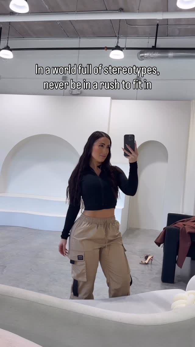 Post 1 by Nina’s Makeup on Instagram (video)
