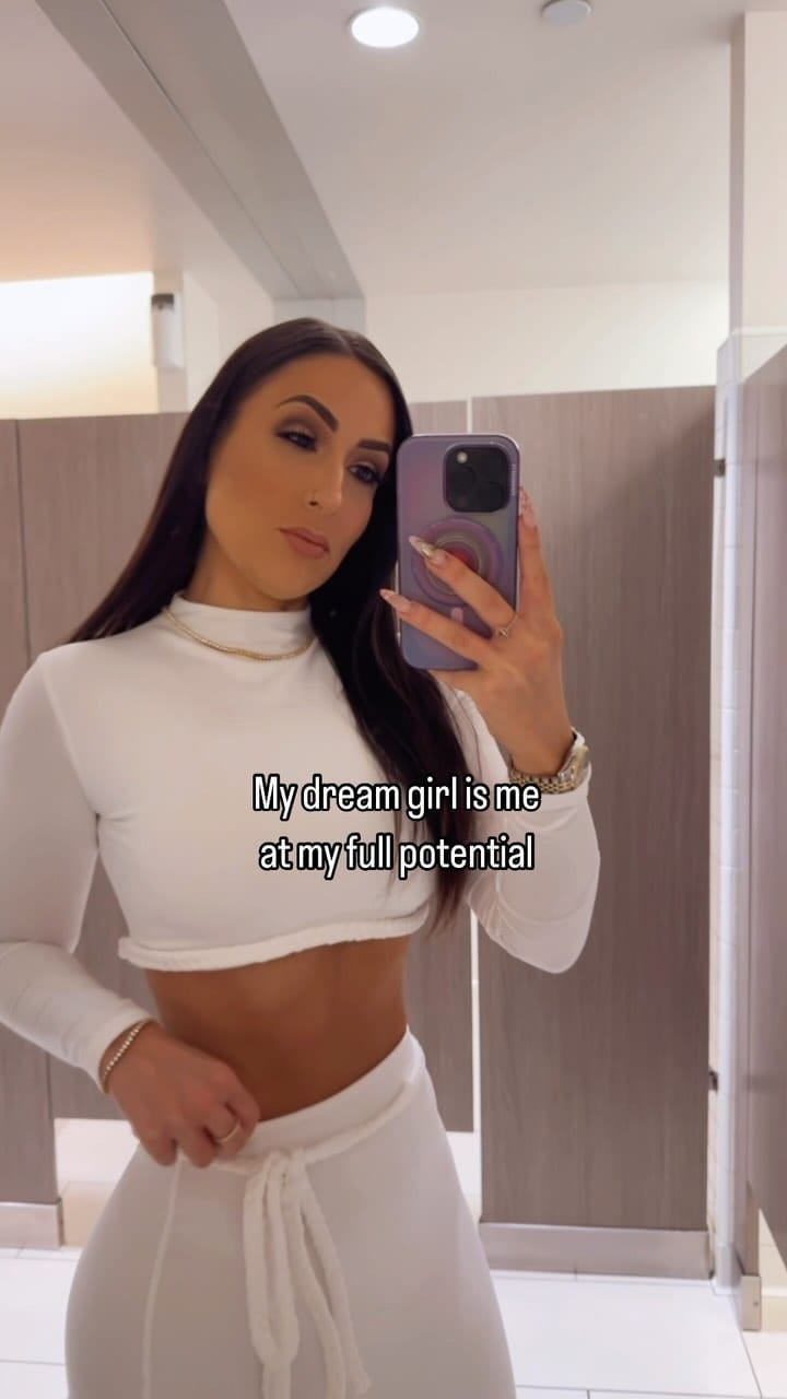 Post 8 by Nina’s Makeup on Instagram (video)