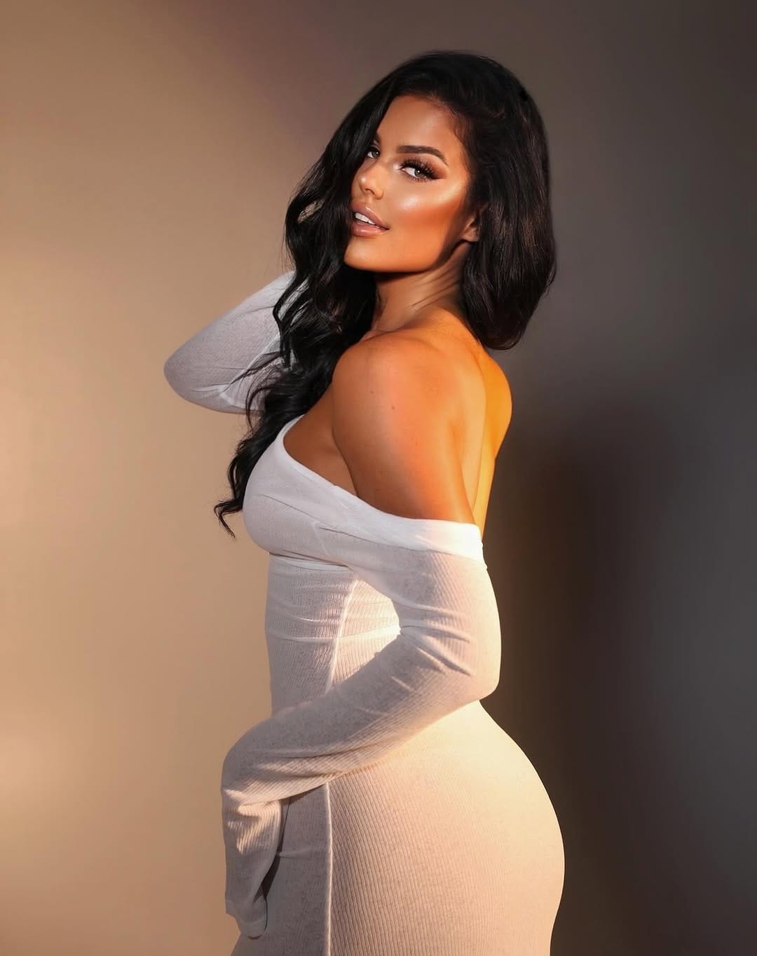 Post 5 by SILVER YASMIN on Instagram (image)