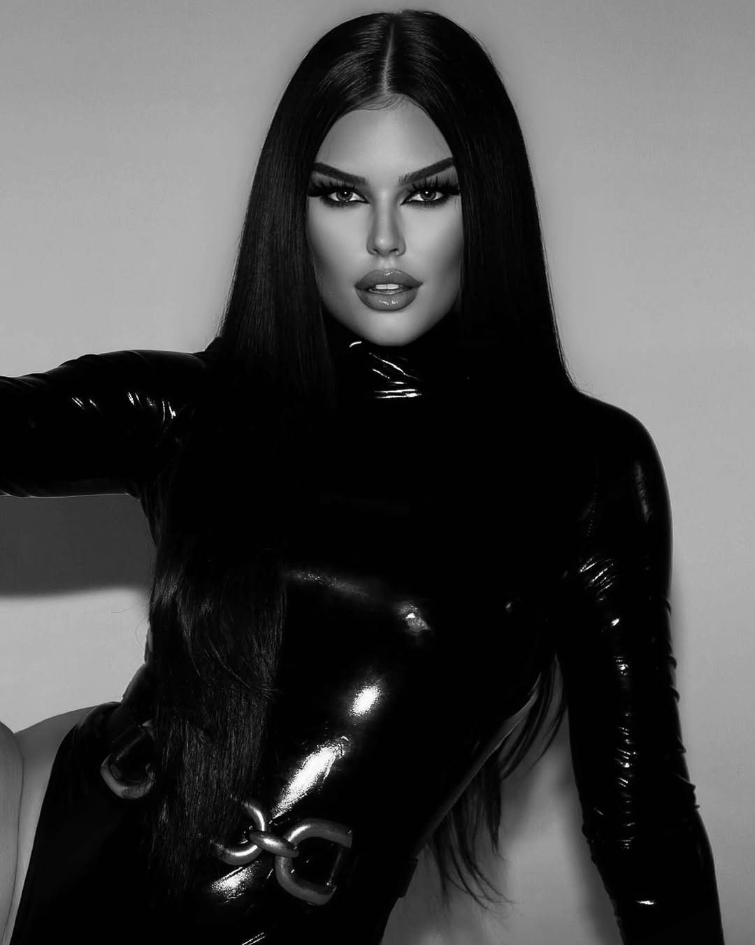 Post 6 by SILVER YASMIN on Instagram (image)