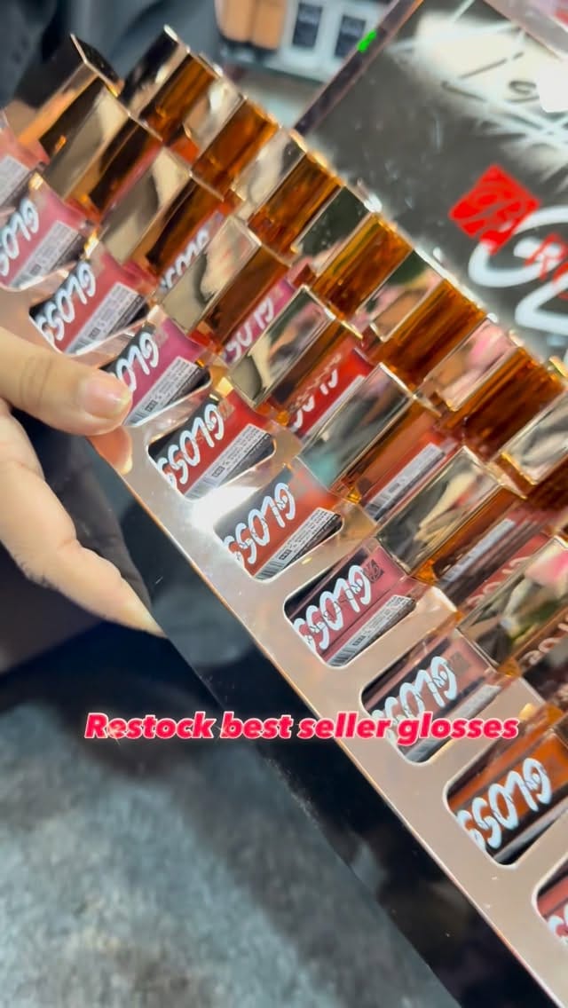 Post 8 by Humera Hafeez | Glam it up cosmetics store on Instagram (video)
