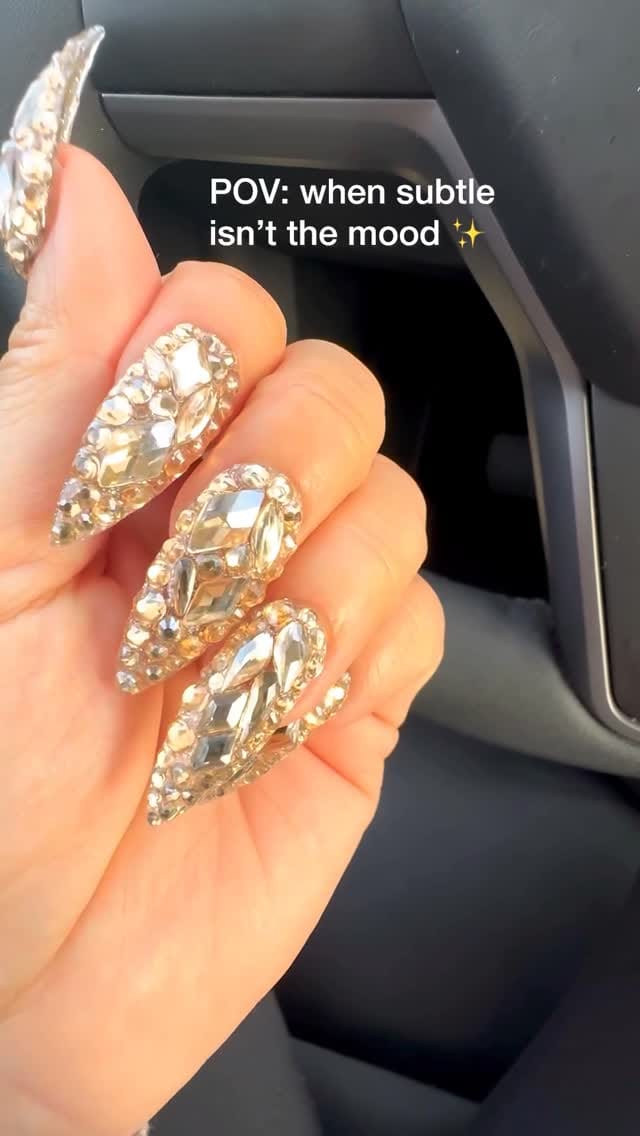 Post 4 by The Nailest® Press On Nails on Instagram (video)