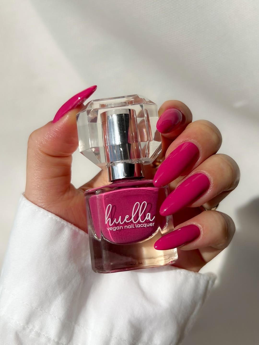 Post 5 by @huellabeauty on Instagram (carousel)