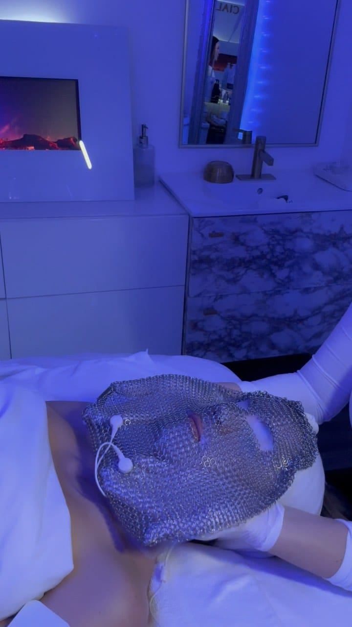 Post 9 by CONNECT YOUR SKIN on Instagram (video)