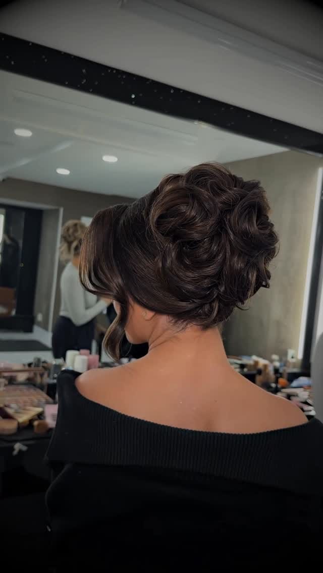 Post 6 by Zoye Beauty Salon on Instagram (video)