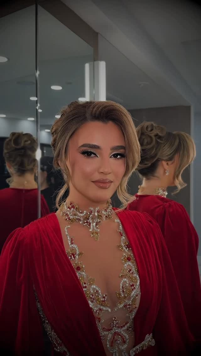 Post 1 by Zoye Beauty Salon on Instagram (video)