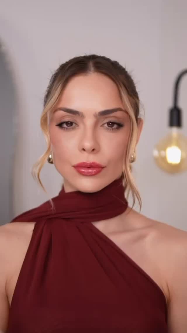 Post 9 by VIP Makeup Oficial on Instagram (video)