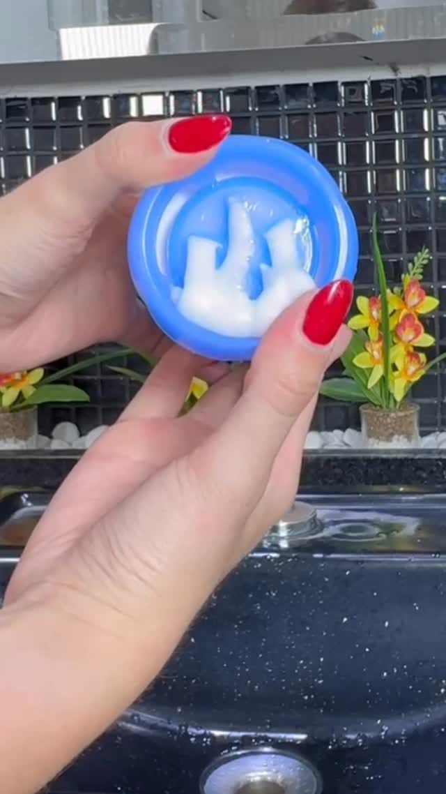 Post 1 by VIP Makeup Oficial on Instagram (video)